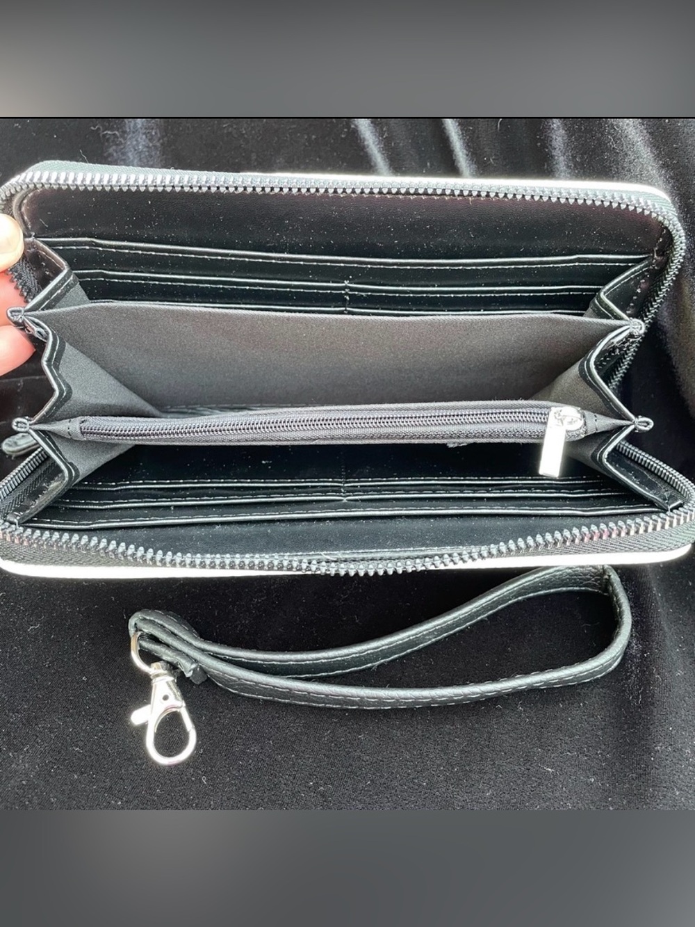 Mickey Mouse and Minnie Mouse Zip Around Wallet NWT - Picture 3 of 3